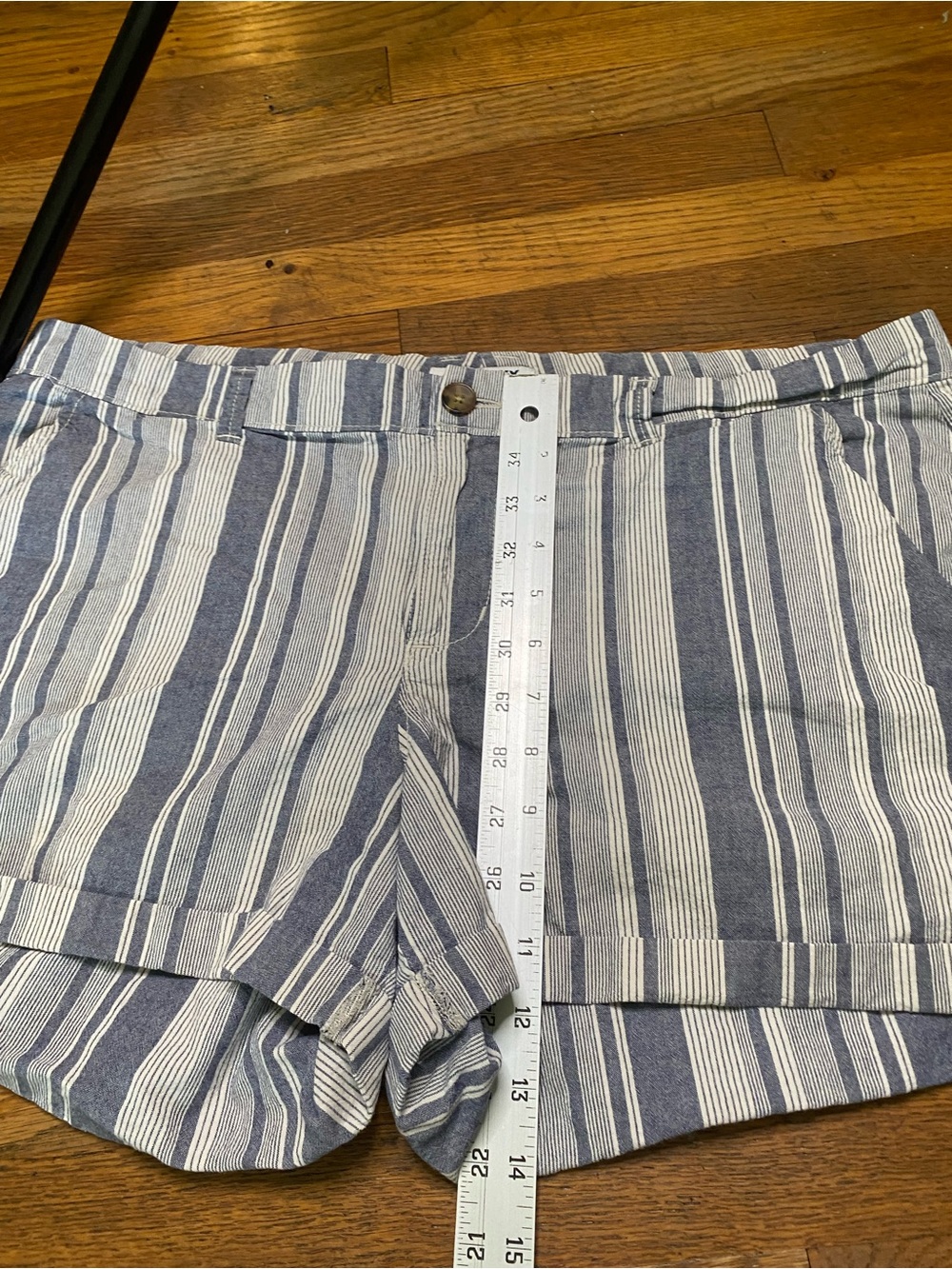 Old Navy Blue & White Striped Cotton Cuffed Shorts Women’s Size 16 - Picture 5 of 8